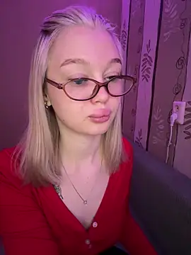 Velvet Doll  online show from June 1, 2026, 4:45 am