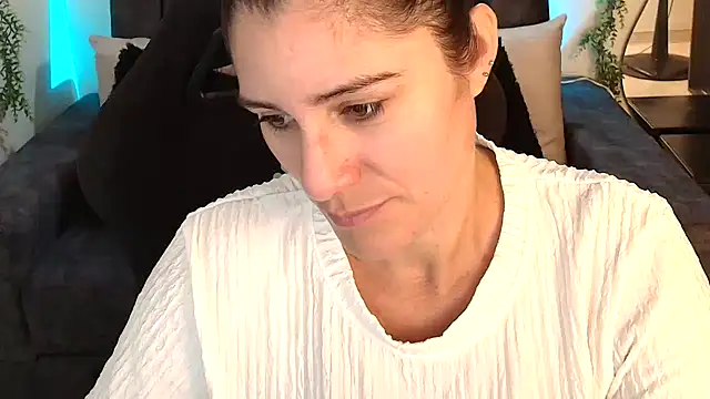 LUCYMILF SEXY online show from May 31, 2026, 5:08 pm