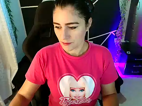 LUCYMILF SEXY online show from May 8, 2026, 12:31 pm