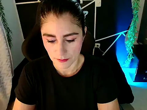 LUCYMILF SEXY online show from May 11, 2026, 6:05 pm