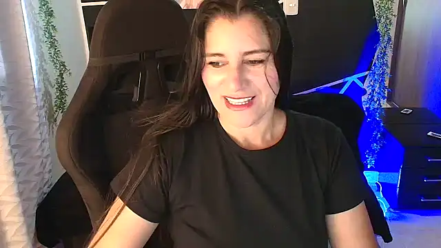 LUCYMILF SEXY online show from May 18, 2026, 6:01 pm