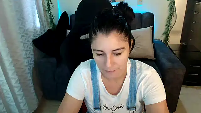 LUCYMILF SEXY online show from June 7, 2026, 3:39 pm