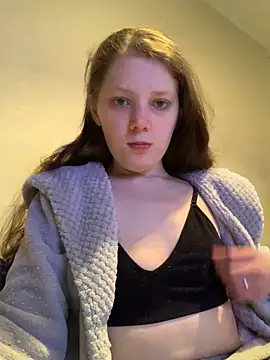Snapshot of Tatum-Bear chatting on May 13, 2026, 8:38 pm Tatum-Bear online show from May 13, 2026, 8:38 pm