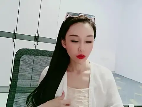 xiyueyue030 online show from May 5, 2026, 7:22 am
