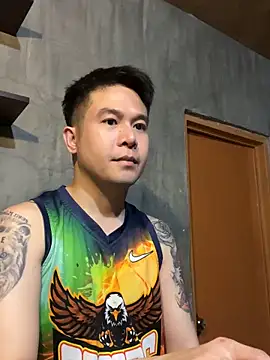 xanderalex13 online show from May 7, 2026, 3:48 pm