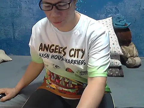 hotchilimom online show from July 23, 2026, 10:28 pm