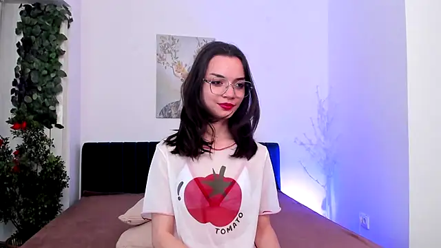 Mimi Petittte online show from May 6, 2026, 2:43 pm