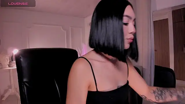 Violet Harmon  online show from June 4, 2026, 10:20 am
