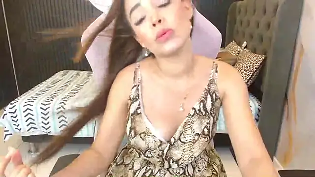 naomis 36 online show from June 26, 2026, 2:06 am