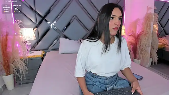 MadisonHerrera online show from May 13, 2026, 4:47 pm