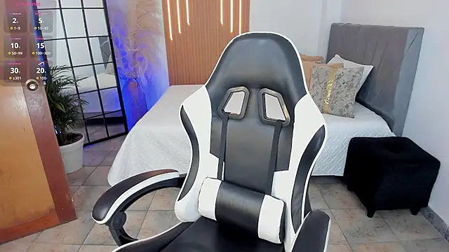 Selene-Diior online show from May 24, 2026, 1:44 pm