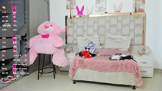 MaddyReyes online show from June 3, 2026, 7:51 pm