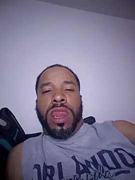 yoursexydaddy8181 online show from June 5, 2026, 6:52 am