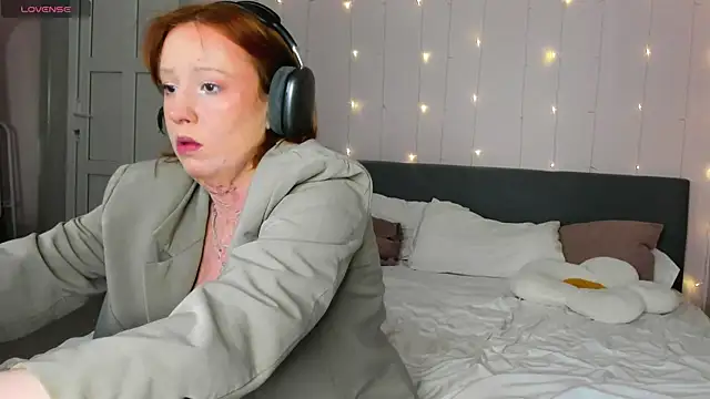 Maya foxy online show from May 23, 2026, 3:05 am