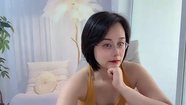 Naomi Z online show from May 15, 2026, 11:14 pm