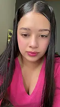 GlimmerRosse online show from June 18, 2026, 4:56 pm
