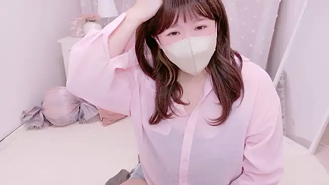  MOMOsan online show from May 15, 2026, 1:09 pm