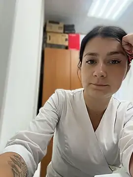 MissElya online show from July 6, 2026, 4:42 pm