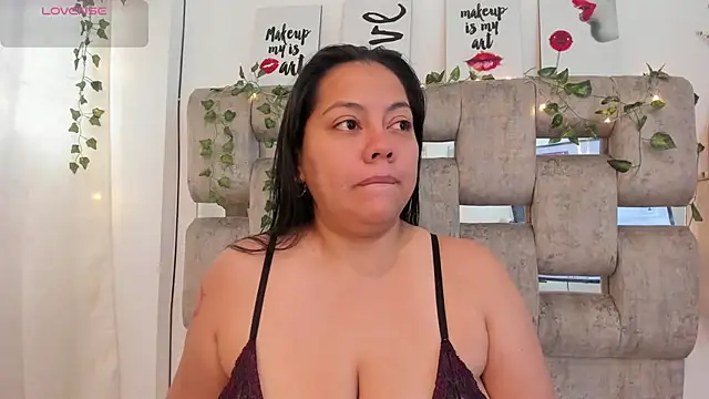 EmmyBellamy online show from June 24, 2026, 2:04 pm