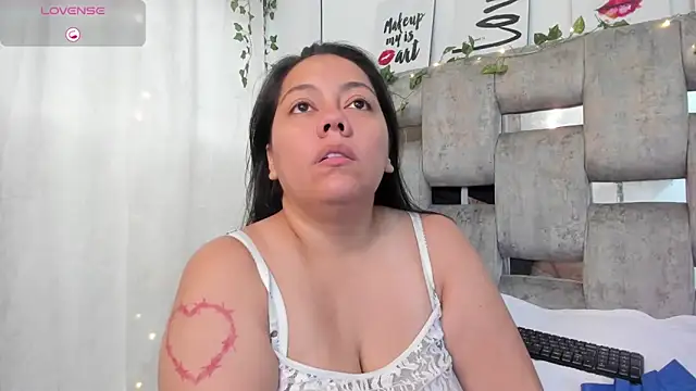 EmmyBellamy online show from June 11, 2026, 1:30 pm