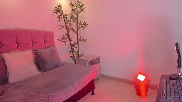 SoftPrincess online show from June 5, 2026, 4:06 am
