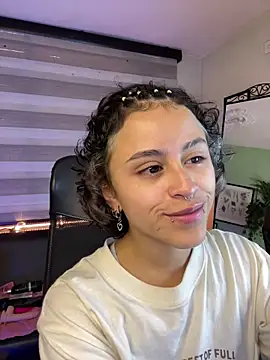 Lusiana   online show from May 28, 2026, 12:33 pm