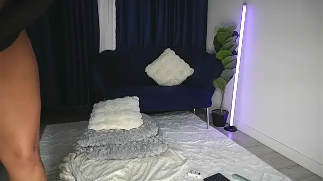 ChrystalCade online show from July 5, 2026, 8:59 pm