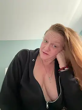 Snapshot of Kellilyn10 chatting on June 9, 2026, 3:35 pm Kellilyn10 online show from June 9, 2026, 3:35 pm