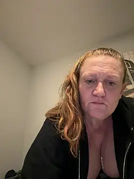 Snapshot of Kellilyn10 chatting on June 14, 2026, 2:24 am Kellilyn10 online show from June 14, 2026, 2:24 am