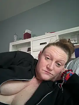 Snapshot of Kellilyn10 chatting on June 18, 2026, 10:31 am Kellilyn10 online show from June 18, 2026, 10:31 am