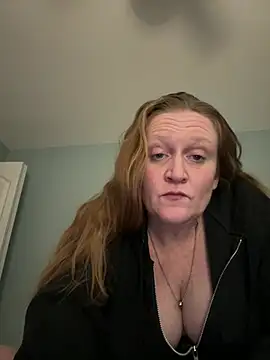Snapshot of Kellilyn10 chatting on June 11, 2026, 2:11 am Kellilyn10 online show from June 11, 2026, 2:11 am