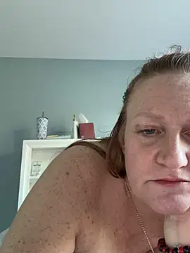 Snapshot of Kellilyn10 chatting on June 19, 2026, 12:16 am Kellilyn10 online show from June 19, 2026, 12:16 am