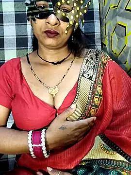 Juli 80 online show from May 13, 2026, 6:37 pm