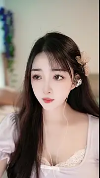 singer-wenwan online show from May 18, 2026, 6:51 am