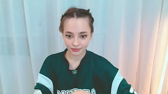 Snapshot of SiennaMia chatting on May 27, 2026, 4:36 pm SiennaMia online show from May 27, 2026, 4:36 pm