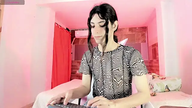 angel hass18 online show from June 19, 2026, 1:00 am