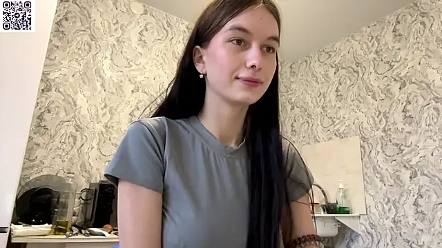 Snapshot of HinaDesire chatting on May 8, 2026, 4:00 pm HinaDesire online show from May 8, 2026, 4:00 pm