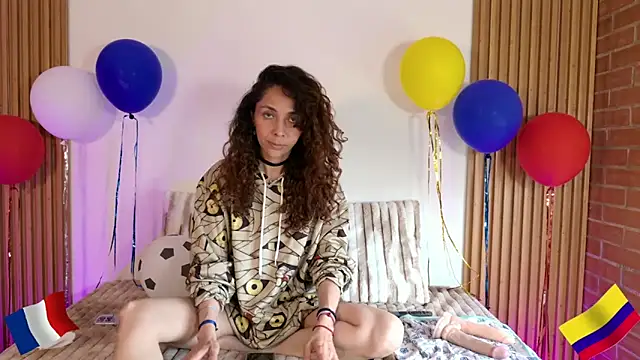 alissonandree online show from June 19, 2026, 6:58 pm