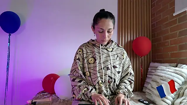 alissonandree online show from July 10, 2026, 5:02 pm