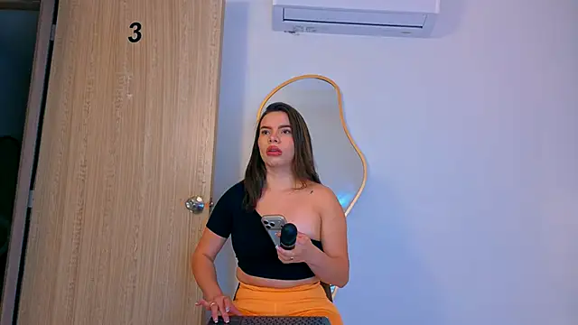 CandiceSpencer online show from July 16, 2026, 9:39 am