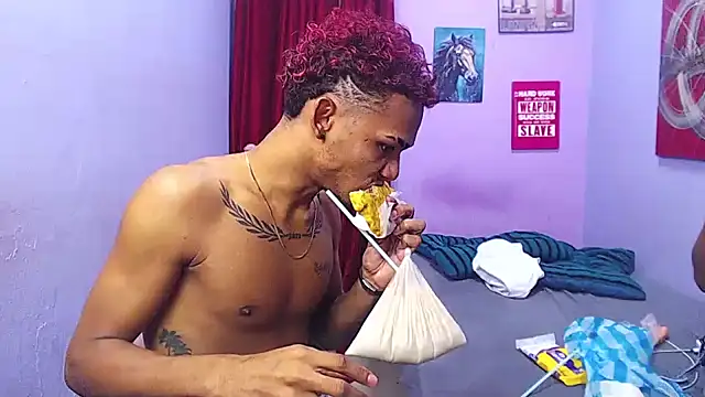 Snapshot of black_twinks chatting on July 18, 2026, 1:03 am black twinks online show from July 18, 2026, 1:03 am