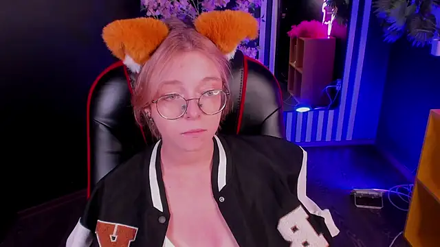 FoxxyyPolly online show from July 28, 2026, 5:26 am
