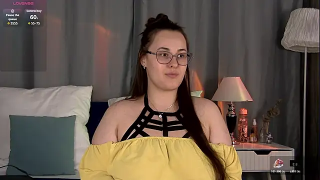 Queen Monica  online show from July 23, 2026, 6:15 pm