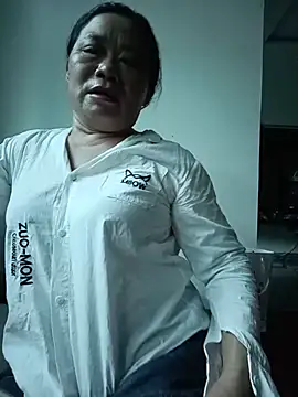 Snapshot of -Lytina- chatting on August 4, 2026, 11:31 pm -Lytina- online show from August 4, 2026, 11:31 pm