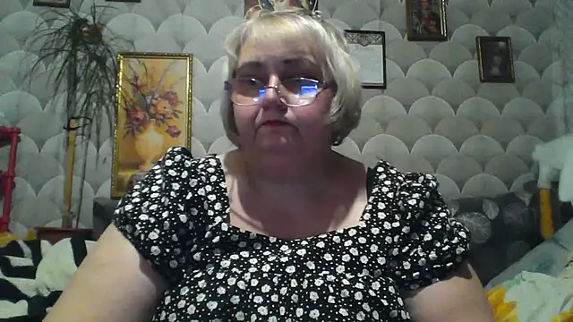MarinaFarina53 online show from June 1, 2026, 8:52 pm