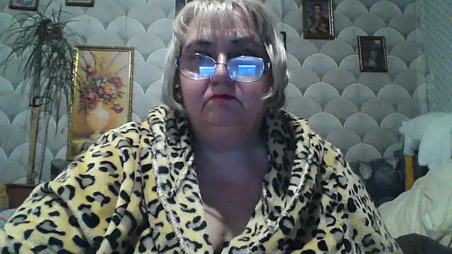 MarinaFarina53 online show from June 2, 2026, 9:04 pm