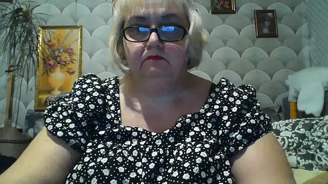 MarinaFarina53 online show from June 9, 2026, 7:15 pm
