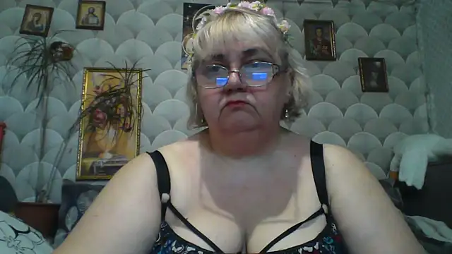 MarinaFarina53 online show from May 24, 2026, 7:19 am