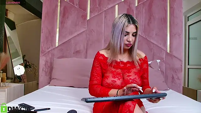 SiellaDolce online show from June 7, 2026, 6:13 pm