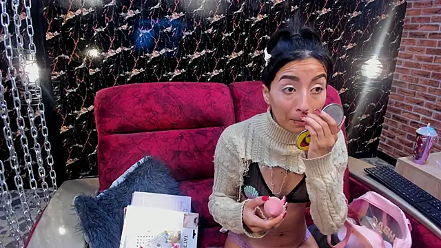 LunaiXMoon  online show from May 28, 2026, 11:49 am